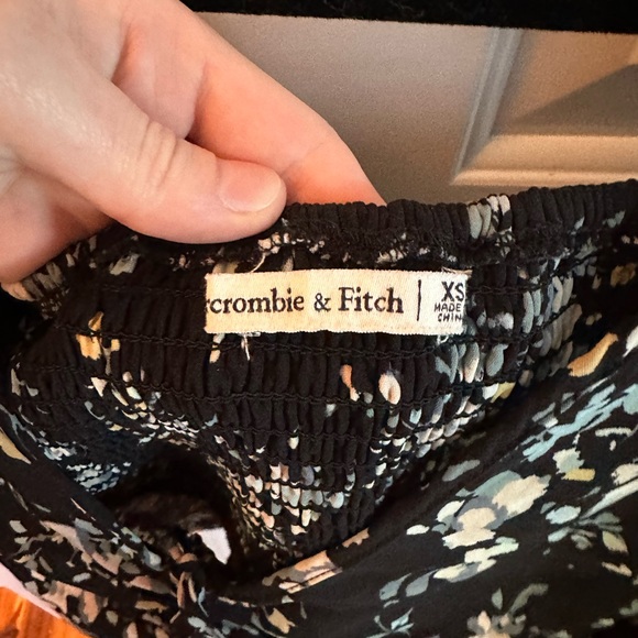 Abercrombie and Fitch Floral Blouse XS - Picture 3 of 4